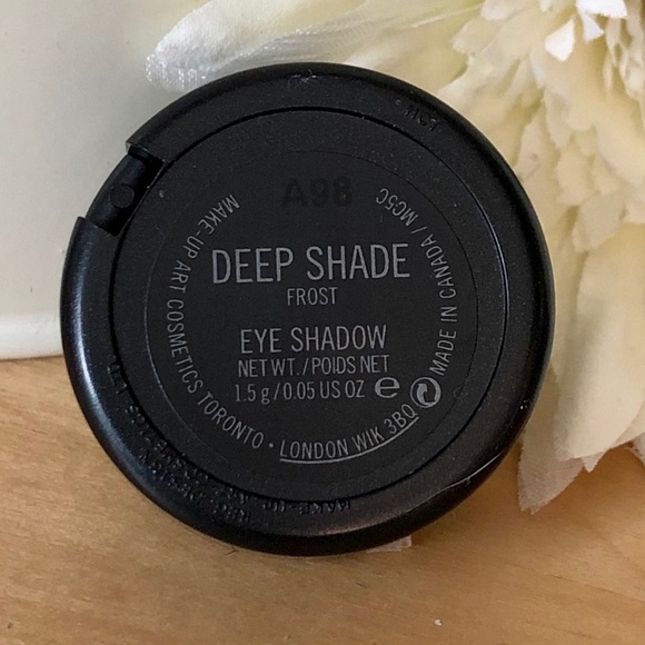 MAC Eyeshadow * Deep Shade - Picture 3 of 3